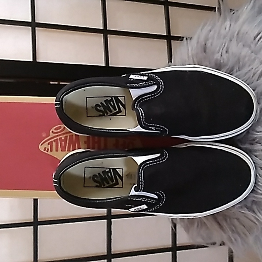 Vans Black Classic slip-on sneakers size 5.5 women size 4 men EUC